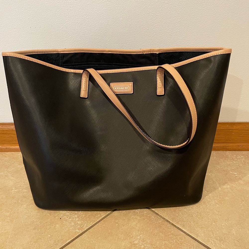 Coach large tote (outlet) like new